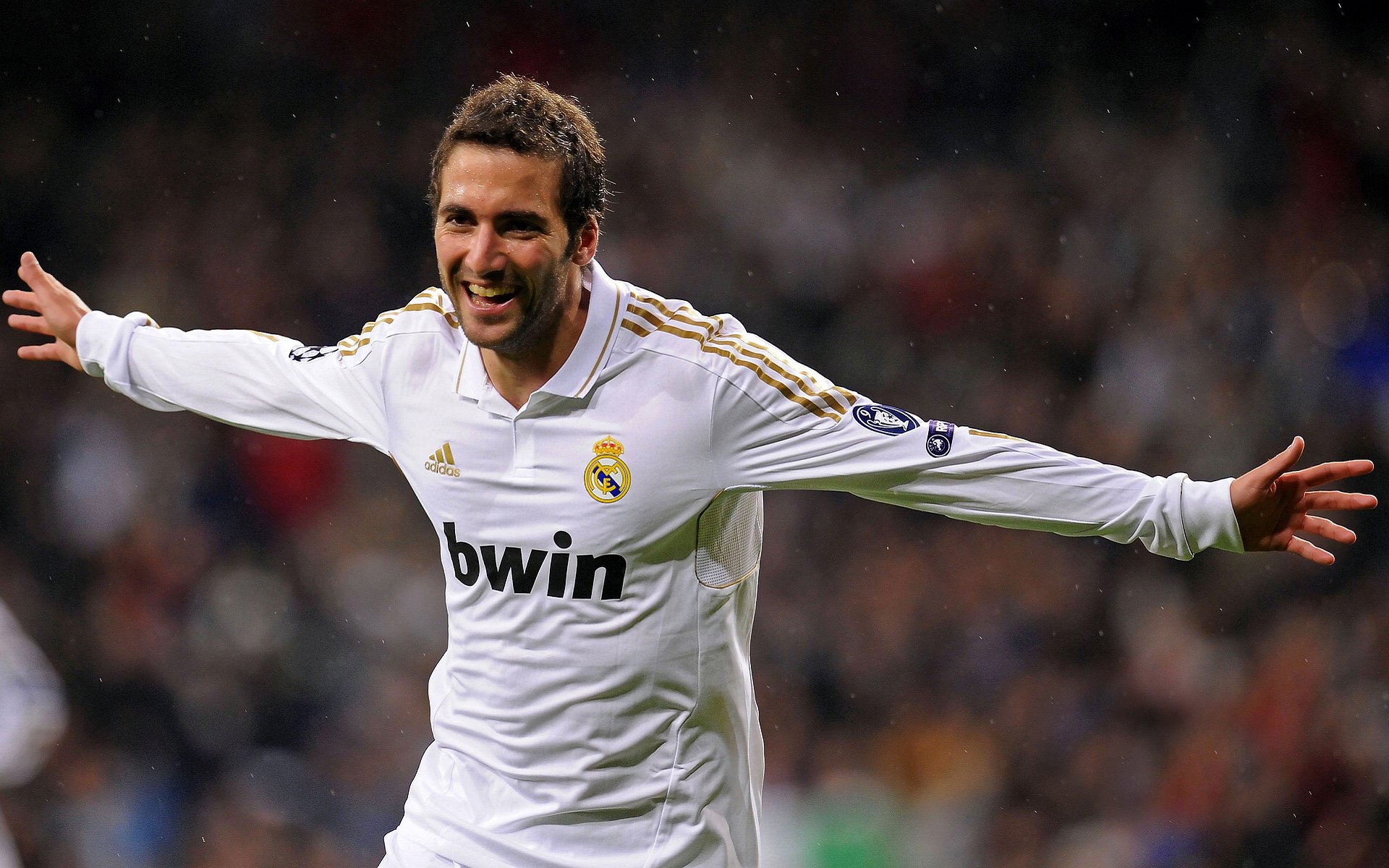 红魔的黄昏与王子的黎明，当韩国风暴席卷老特拉福德，姆巴佩在巴黎完成加冕